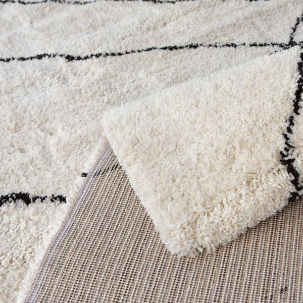 Evie Nordic Cream Black Rug